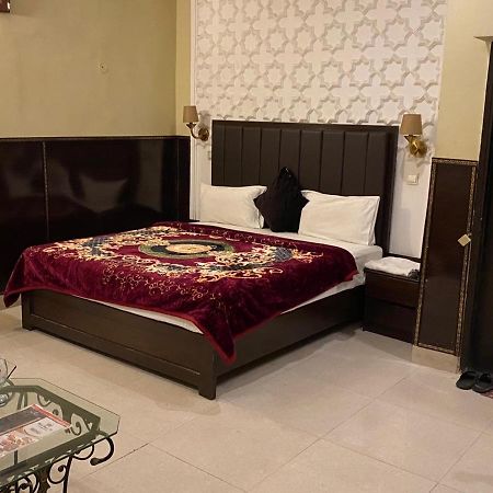 Hotel Royal One Мултан Экстерьер фото
