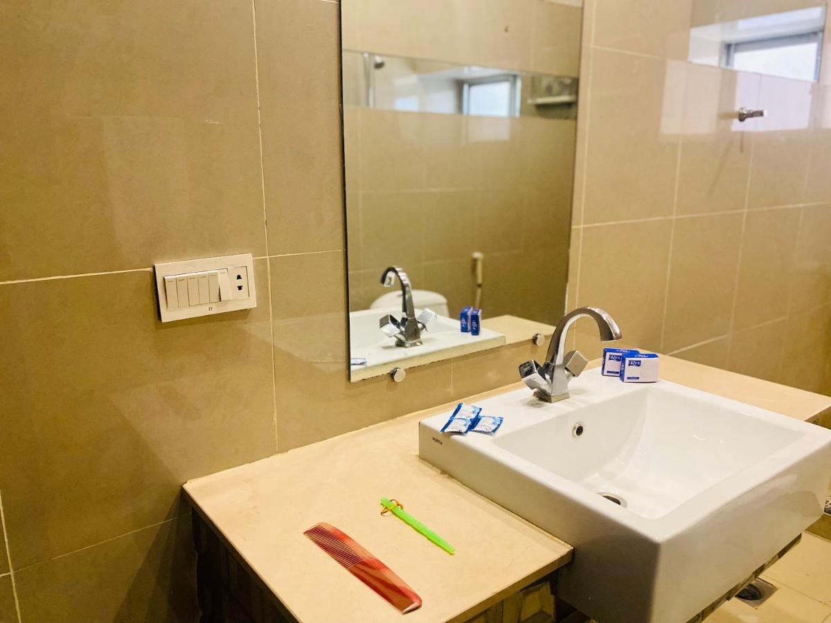 Hotel Royal One Мултан Экстерьер фото