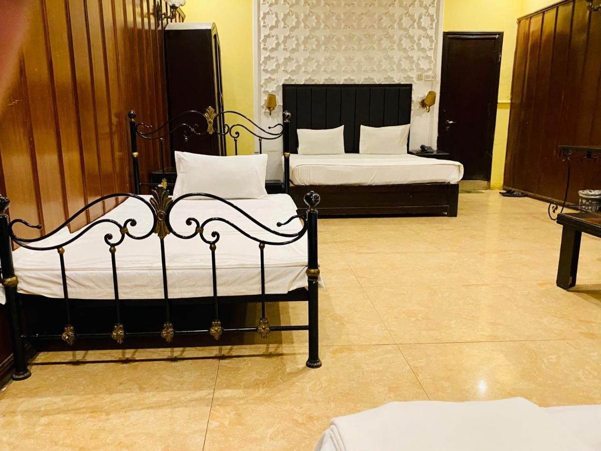 Hotel Royal One Мултан Экстерьер фото