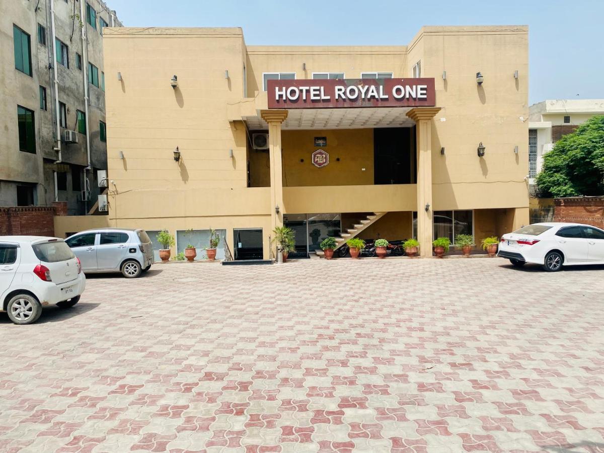 Hotel Royal One Мултан Экстерьер фото